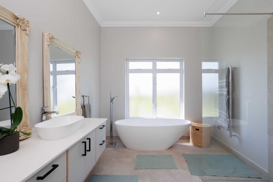 5 Bedroom Property for Sale in Val De Vie Estate Western Cape